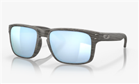 Holbrook™ Woodgrain Collection